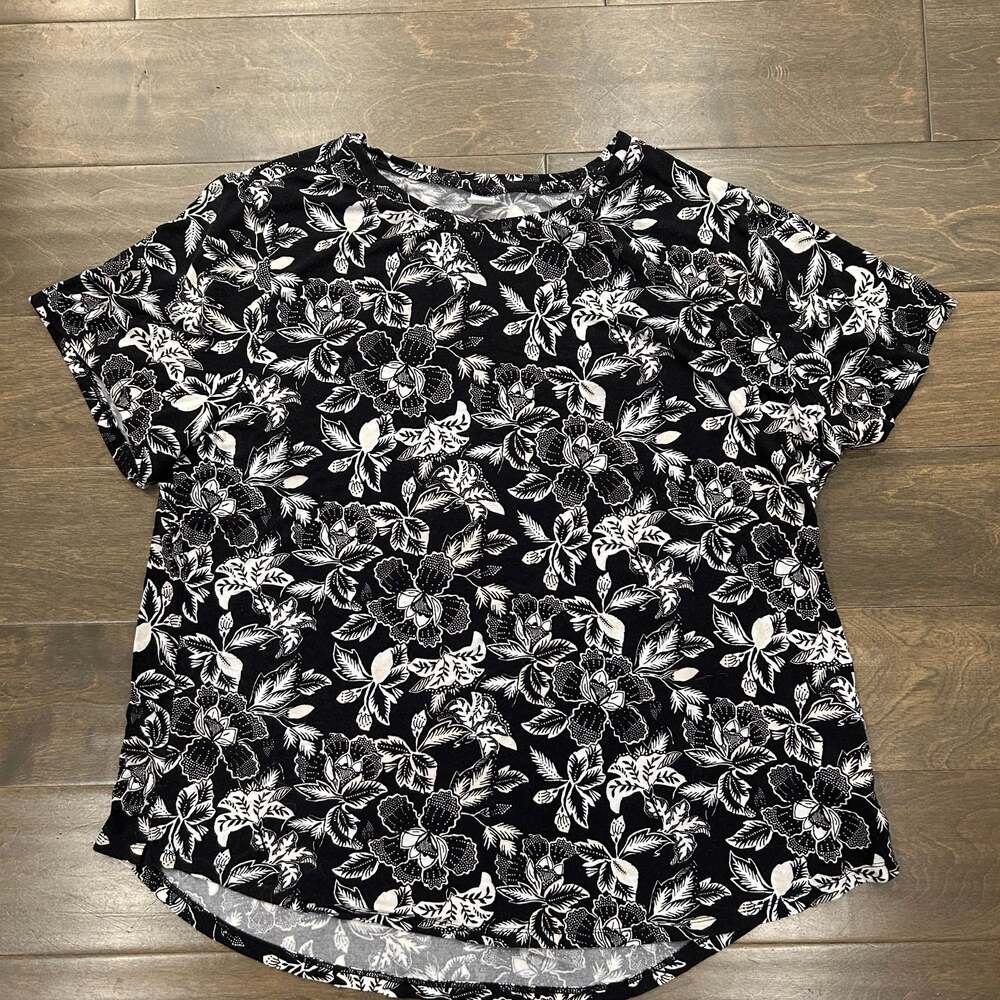 Old‎ Navy Black and White Floral Print Short Sleeve Top